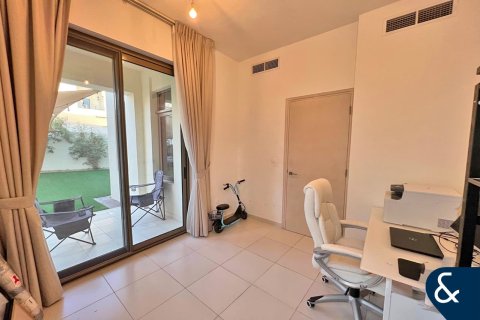 Villa in Reem, Dubai, UAE 3 bedrooms, 236 sq.m. № 671426 - photo 12