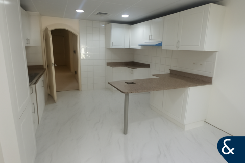 Villa in The Springs, Dubai, UAE 3 bedrooms, 251 sq.m. № 671424 - photo 2