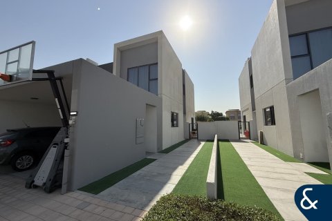 Villa in Dubai Land, Dubai, UAE 4 bedrooms, 216 sq.m. № 671422 - photo 1