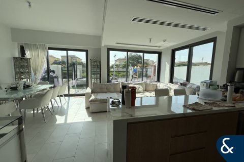 Villa in Dubai Land, Dubai, UAE 4 bedrooms, 216 sq.m. № 671422 - photo 2