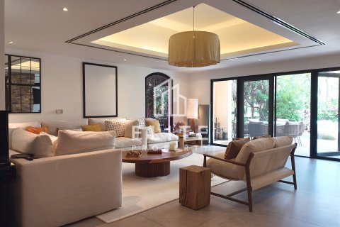 Řadový dům v Dubai, SAE 4 ložnice, 372 m² Č.: 736393 - fotografie 10