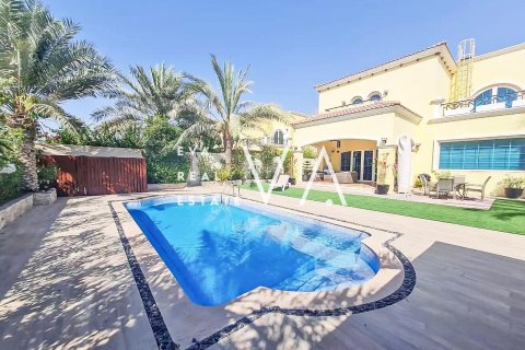 Jumeirah, Dubai, UAE의 임대용 아파트 침실 4개, 509.93제곱미터 번호 637701 - 사진 1