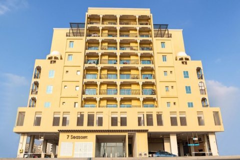 Apartment in Al Warsan, Dubai, UAE 2 bedrooms, 117 sq.m. № 631138 - photo 2