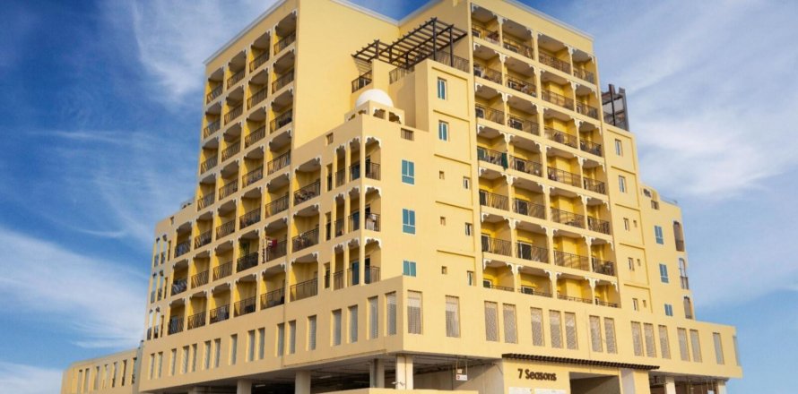 Apartment in Al Warsan, Dubai, UAE 2 bedrooms, 117 sq.m. № 631138