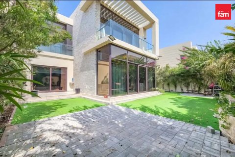 Villa em Dubai, EAU 5 quartos, 390.7 m2 № 740829