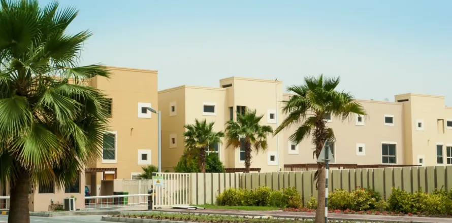Villa in Dubai, UAE 3 bedrooms, 246 sq.m. № 718297