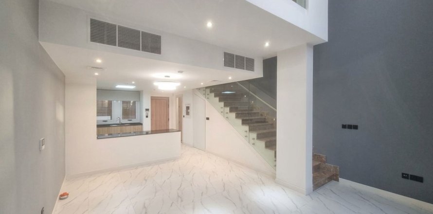Townhouse in Dubai, UAE 2 bedrooms, 98.5 sq.m. № 769097