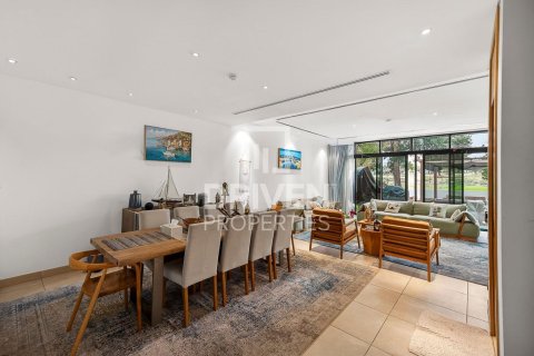 Townhouse de închiriat în Jumeirah Golf Estates, Dubai, EAU 4 dormitoare, 177.54 mp. №765523 - poză 1