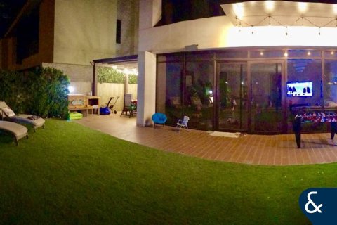 Villa à vendre à DAMAC Hills (Akoya by DAMAC), Dubai, EAU 4 chambres, 253 m2 № 666275 - photo 11