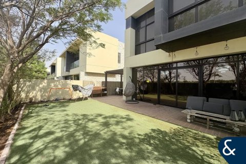 Villa à vendre à DAMAC Hills (Akoya by DAMAC), Dubai, EAU 4 chambres, 253 m2 № 666275 - photo 1