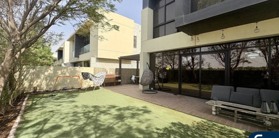 Villa à DAMAC Hills (Akoya by DAMAC), Dubai, EAU: 4 chambres, 253 m2 № 666275