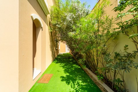 Kuća u nizu u Dubai, UAE 3 spavaćih soba, 325 m2 Br. 698823 - fotografija 9