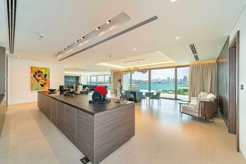 Penthouse in Palm Jumeirah, Dubai, UAE 4 bedrooms, 667 sq.m. № 648668 - photo 1