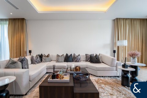 Vila u gradu Jumeirah Golf Estates, Dubai, UAE 5 spavaće sobe, 574 m2 Br. 667875 - Slika 9