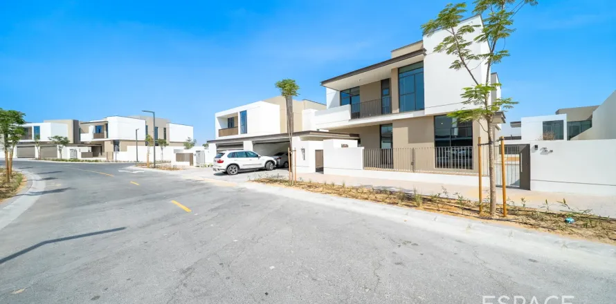 Townhouse in Al Furjan, Dubai, UAE 5 bedrooms, 442 sq.m. № 650004