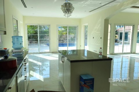 Villa en alquiler en Jumeirah Village Triangle, Dubai, EAU 3 dormitorios, 652 m2 № 650003 - foto 4