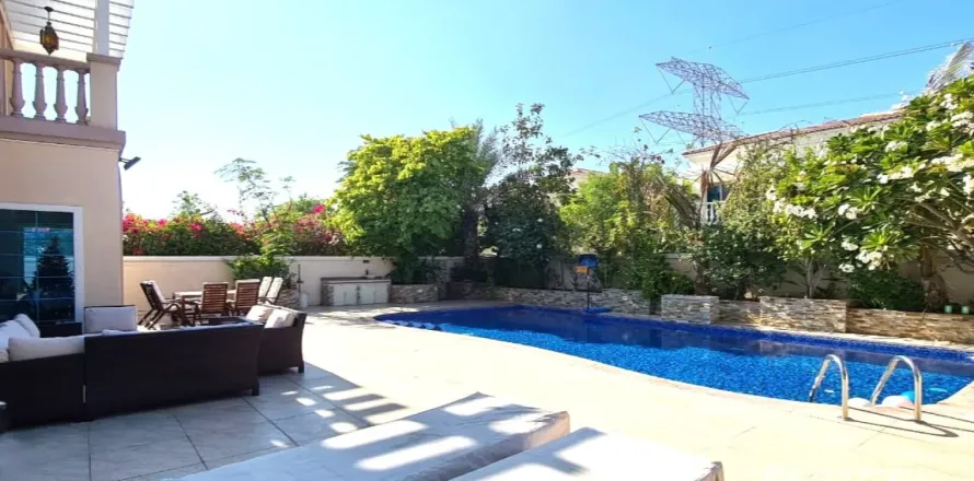 Villa en Jumeirah Village Triangle, Dubai, EAU 3 dormitorios, 652 m² № 650003