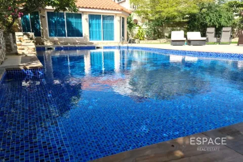 Villa en alquiler en Jumeirah Village Triangle, Dubai, EAU 3 dormitorios, 652 m2 № 650003 - foto 8