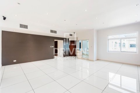 Apartament de închiriat în Dubai Festival City, Dubai, EAU 3 dormitoare, 242 mp. №684564 - poză 2