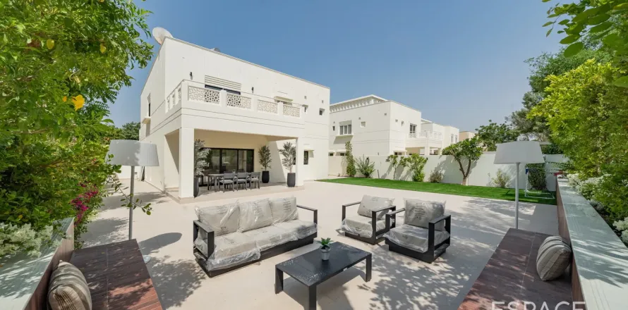 Villa en Meadows, Dubai, EAU 4 dormitorios, 373 m² № 649506