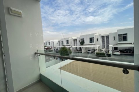 Townhouse in Dubai, UAE 3 bedrooms, 270.55 sq.m. № 637546 - photo 1