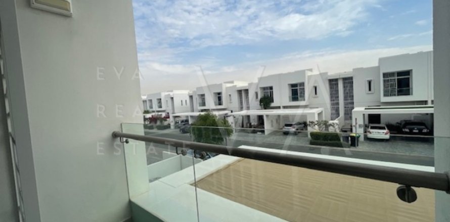 Townhouse in Dubai, UAE 3 bedrooms, 270.55 sq.m. № 637546