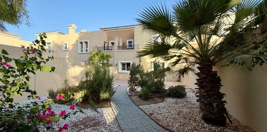 Shtëpi në qytet në Dubai, Emiratet e Bashkuara Arabe 3 dhoma gjumi, 272.2 m2. № 711600