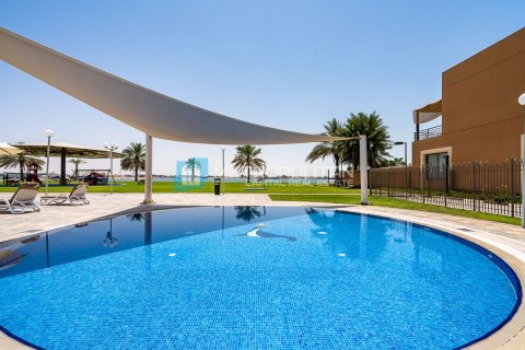 Villa til leje i Abu Dhabi, UAE 4 soveværelser, 319.2 kvm № 630802 - foto 3