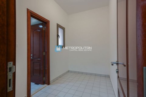 Villa til leje i Abu Dhabi, UAE 4 soveværelser, 319.2 kvm № 630802 - foto 8