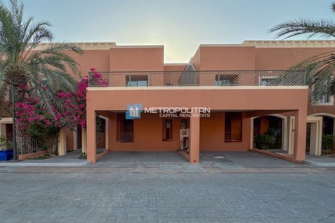 Villa til leje i Abu Dhabi, UAE 4 soveværelser, 319.2 kvm № 630802 - foto 1