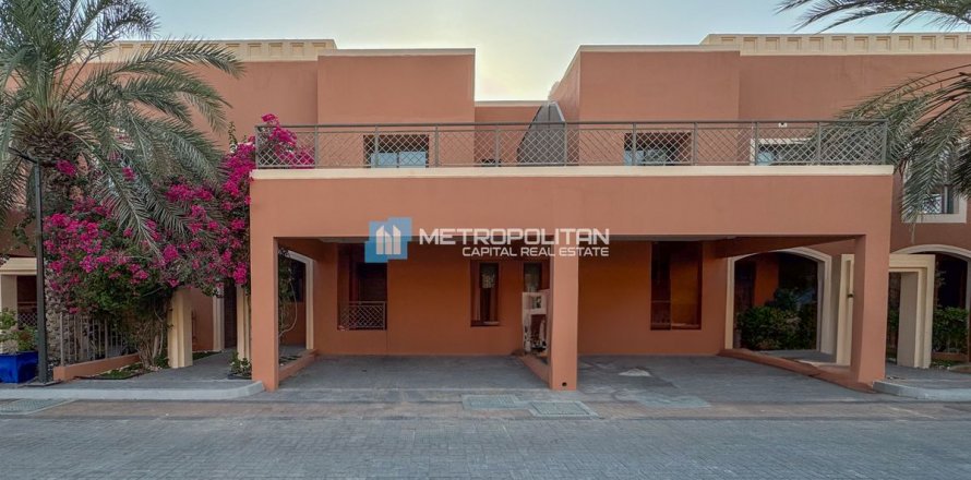 Villa i Abu Dhabi, UAE 4 soveværelser, 319.2 kvm № 630802