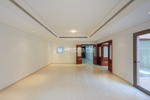 Villa til leje i Abu Dhabi, UAE 4 soveværelser, 319.2 kvm № 630802 - foto 2