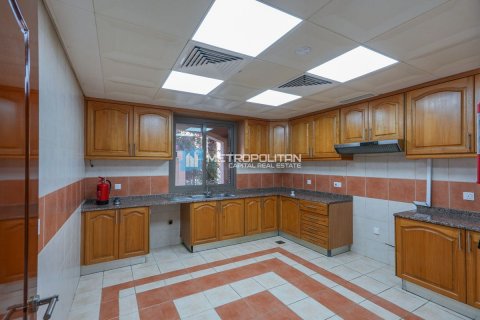 Villa til leje i Abu Dhabi, UAE 4 soveværelser, 319.2 kvm № 630802 - foto 4