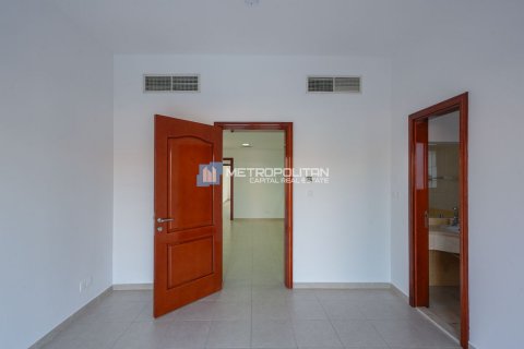 Villa til leje i Abu Dhabi, UAE 4 soveværelser, 319.2 kvm № 630802 - foto 9