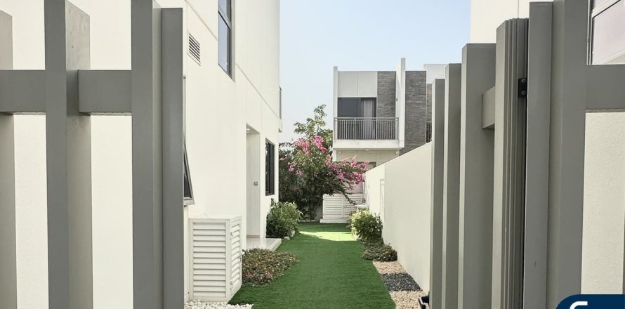 Adosado en DAMAC Hills (Akoya by DAMAC), Dubai, EAU 3 dormitorios, 175 m² № 697765