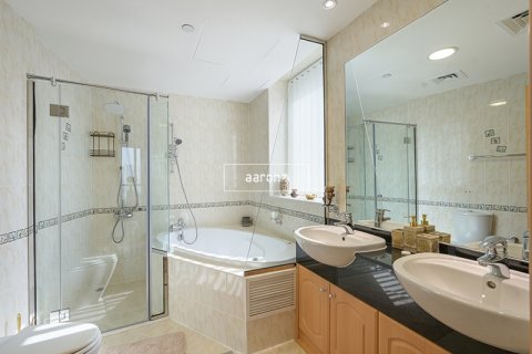 Apartment in Dubai Marina, UAE 2 bedrooms, 152.4 sq.m. № 636753 - photo 16