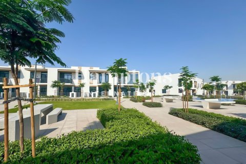 Townhouse in Arabian Ranches 3, Dubai, UAE 3 bedrooms, 127.83452800 sq.m. № 740714 - photo 2