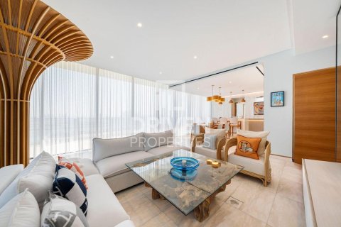 Huoneisto Palm Jumeirah, Dubai, Arabiemiraatit 2 makuuhuonetta, 337 m2 № 683986 - kuva 2