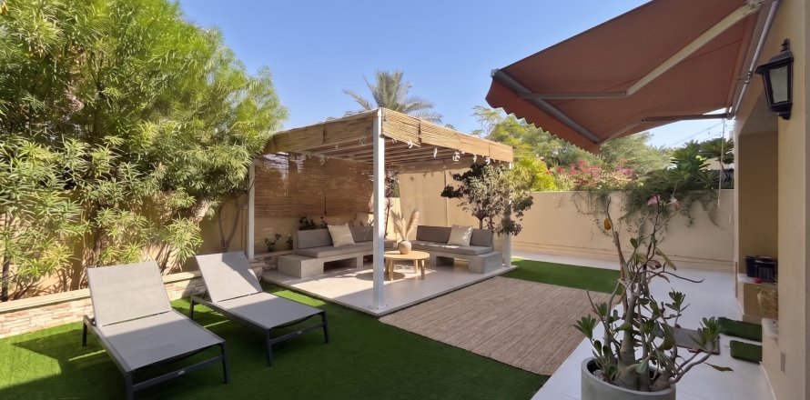 Vila v Dubai, SAE 4 spálne, 229 m2 č. 734284