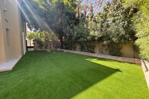 Vila v Dubai, SAE 4 spálne, 229 m2 č. 734284 - Fotografia 11