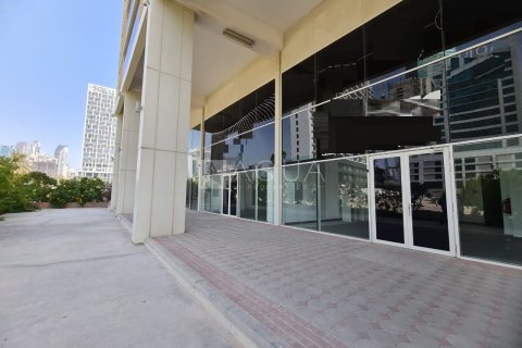 Myymälä Business Bay, Dubai, Arabiemiraatit 270.2 m2 № 740397