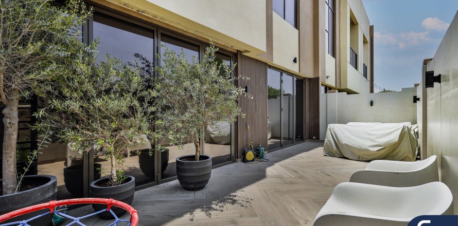 Вилла Dubai Sports City, Дубай, БАӘ-да 4 жатын бөлмелер, 343 м² № 671189