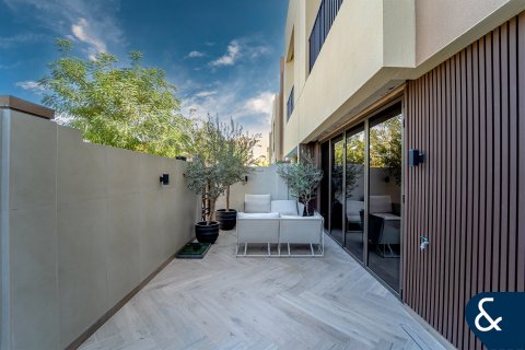 Villa à Dubai Sports City, Dubai, EAU: 4 chambres, 343 m2 № 671189