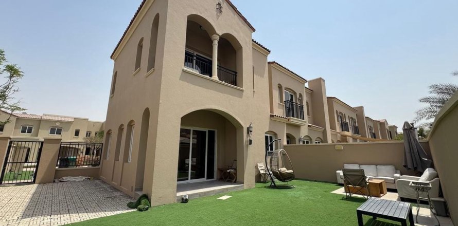 Townhouse in Dubai, UAE 3 bedrooms, 279.4 sq.m. № 725843