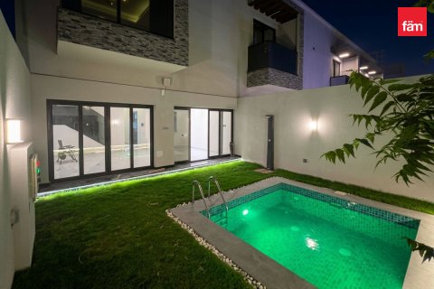 Villa in Al Furjan, Dubai, UAE 3 bedrooms, 177.5 sq.m. № 725847 - photo 2