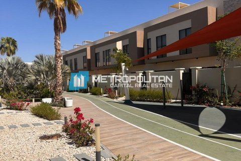 Abu Dhabi、UAE にあるタウンハウスの賃貸物件 3ベッドルーム、156.4 m2、No658640 - 写真 1