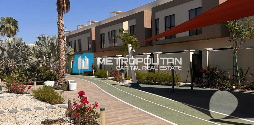 Abu Dhabi、UAEにあるタウンハウス 3ベッドルーム、156.4 m2 No658640