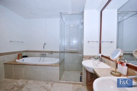 Apartment til salg i Palm Jumeirah, Dubai, UAE 1 soveværelse, 124 kvm № 704252 - foto 7
