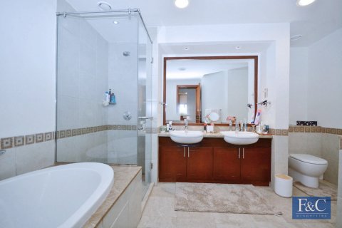 Apartment til salg i Palm Jumeirah, Dubai, UAE 1 soveværelse, 124 kvm № 704252 - foto 8