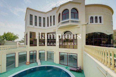 Villa i Emirates Hills, Dubai, UAE 7 soveværelser, 1723.72 kvm № 708935